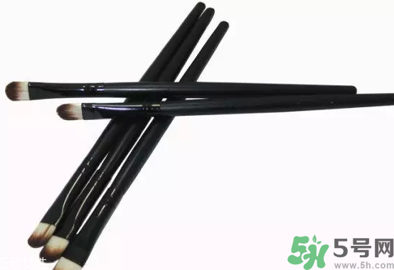 眼影刷怎么清洗?眼影刷多久洗一次? 眼影刷怎么清洗?眼影刷多久洗一次?