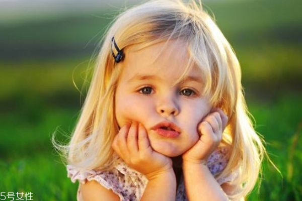 兒童女孩梳頭發(fā)的花樣 小女孩花式扎頭發(fā)步驟 兒童女孩梳頭發(fā)的花樣 小女孩花式扎頭發(fā)步驟