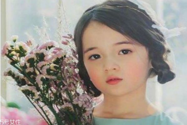 兒童女孩梳頭發(fā)的花樣 小女孩花式扎頭發(fā)步驟 兒童女孩梳頭發(fā)的花樣 小女孩花式扎頭發(fā)步驟