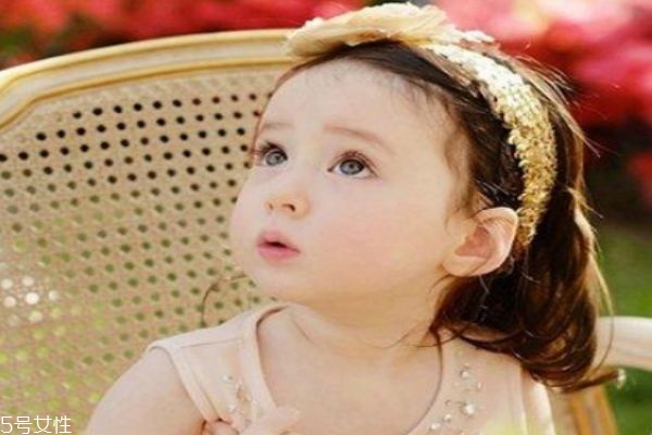 兒童女孩梳頭發(fā)的花樣 小女孩花式扎頭發(fā)步驟 兒童女孩梳頭發(fā)的花樣 小女孩花式扎頭發(fā)步驟