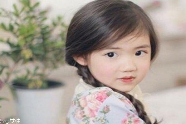 兒童女孩梳頭發(fā)的花樣 小女孩花式扎頭發(fā)步驟 兒童女孩梳頭發(fā)的花樣 小女孩花式扎頭發(fā)步驟