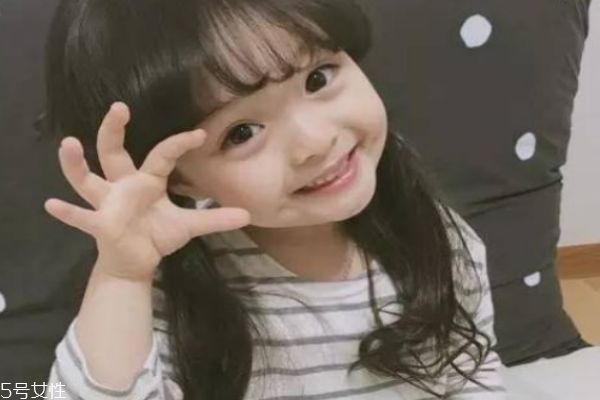 兒童女孩梳頭發(fā)的花樣 小女孩花式扎頭發(fā)步驟 兒童女孩梳頭發(fā)的花樣 小女孩花式扎頭發(fā)步驟