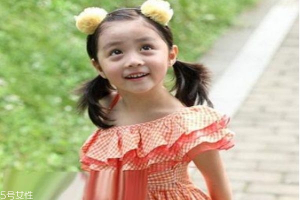 兒童女孩梳頭發(fā)的花樣 小女孩花式扎頭發(fā)步驟 兒童女孩梳頭發(fā)的花樣 小女孩花式扎頭發(fā)步驟