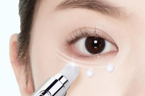 眼霜在精華液前還是后 先涂精華液還是先涂眼霜 眼霜在精華液前還是后 先涂精華液還是先涂眼霜