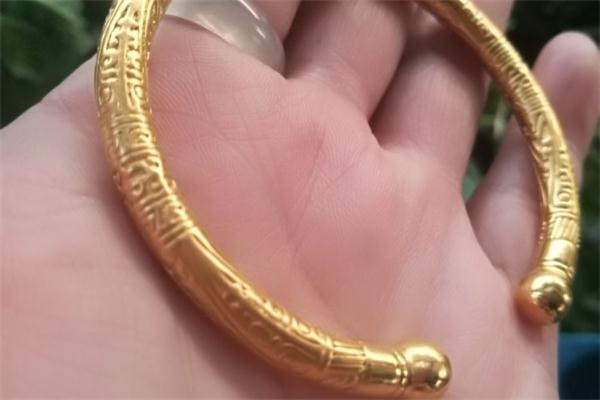 古法黃金手鐲容易刮花嗎 古法黃金手鐲表面刮花怎么辦 古法黃金手鐲容易刮花嗎 古法黃金手鐲表面刮花怎么辦