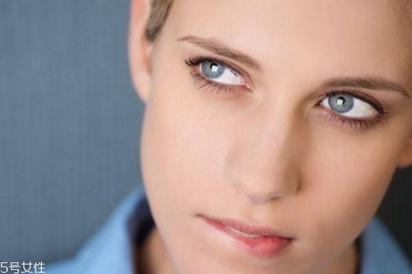 為什么化妝后會(huì)容易長痘痘 經(jīng)常化妝還想避免長痘怎么辦