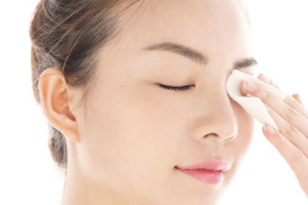 為什么化妝后會(huì)容易長(zhǎng)痘痘 經(jīng)常化妝還想避免長(zhǎng)痘怎么辦
