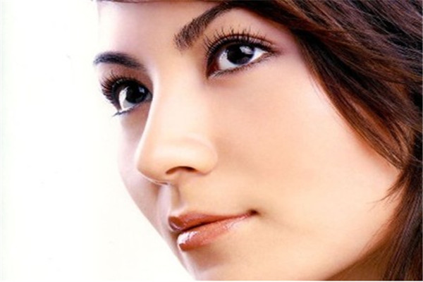 鼻子做了線雕會(huì)腫幾天 鼻子做了線雕要注意什么 鼻子做了線雕會(huì)腫幾天 鼻子做了線雕要注意什么