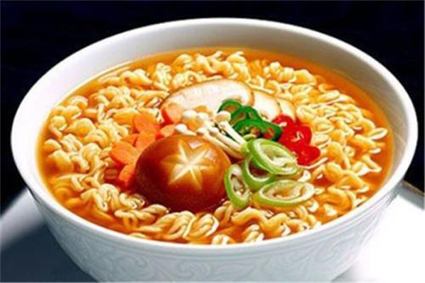 泡面熱量高嗎 泡面建議是少吃比較好 泡面熱量高嗎 泡面建議是少吃比較好