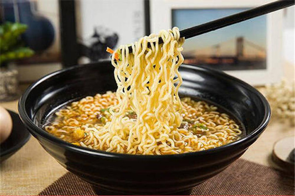 泡面能放微波爐嗎 泡面放微波爐里怎么煮 泡面能放微波爐嗎 泡面放微波爐里怎么煮