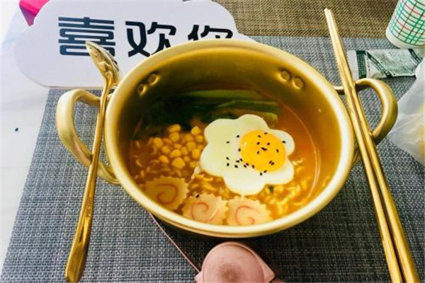 泡面能放微波爐嗎 泡面放微波爐里怎么煮 泡面能放微波爐嗎 泡面放微波爐里怎么煮