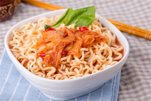 泡面能放微波爐嗎 泡面放微波爐里怎么煮 泡面能放微波爐嗎 泡面放微波爐里怎么煮