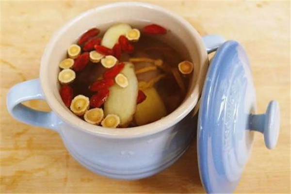 黃芪泡水一次放多少 黃氣泡水的用量是多少 黃芪泡水一次放多少 黃氣泡水的用量是多少