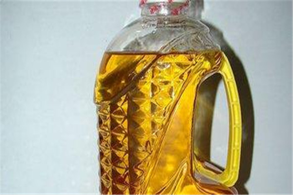 色拉油可以用花生油代替嗎 色拉油怎么用比較好 色拉油可以用花生油代替嗎 色拉油怎么用比較好