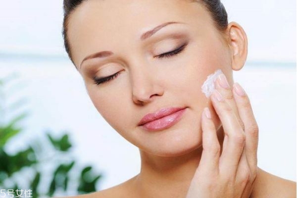 化妝后長痘痘怎么辦 怎樣避免化妝悶痘 化妝后長痘痘怎么辦 怎樣避免化妝悶痘