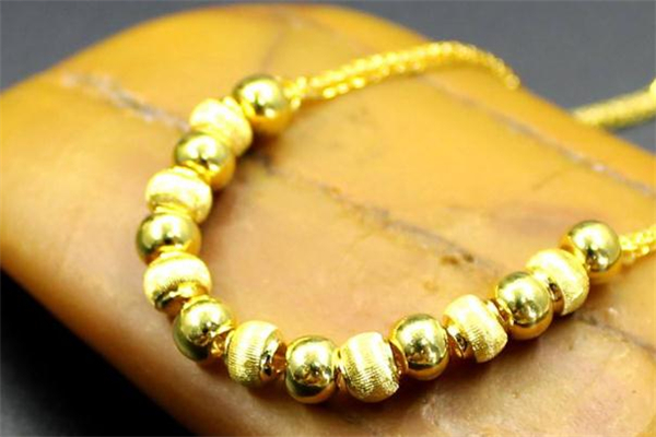 黃金手鏈和手鐲哪個好看 黃金手鏈和手鐲優(yōu)缺點對比
