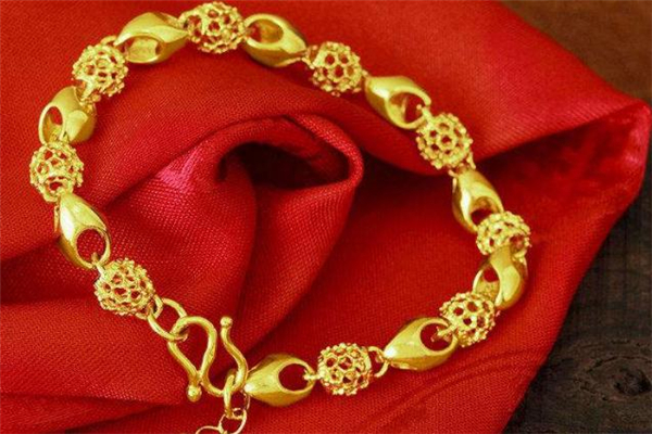 黃金手鏈褪色發(fā)白是什么原因 黃金手鏈褪色怎么辦 黃金手鏈褪色發(fā)白是什么原因 黃金手鏈褪色怎么辦