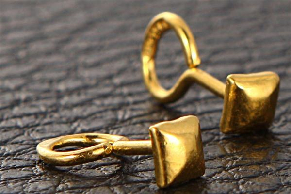 周生生黃金耳釘能回收嗎 周生生黃金耳釘怎么樣 周生生黃金耳釘能回收嗎 周生生黃金耳釘怎么樣