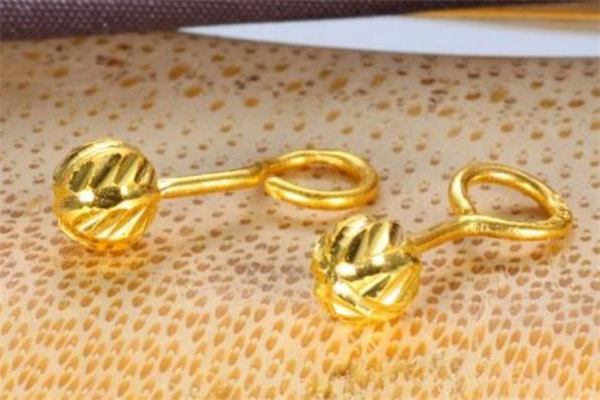 黃金耳釘不亮了怎么辦 在家怎么清洗黃金耳釘 黃金耳釘不亮了怎么辦 在家怎么清洗黃金耳釘