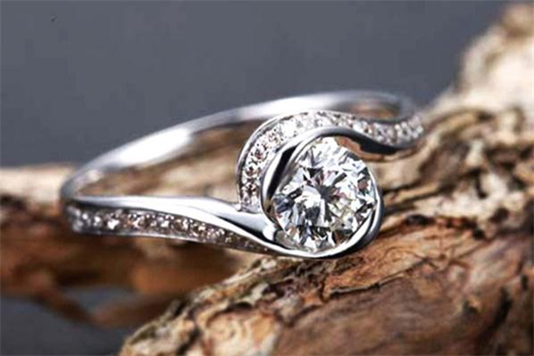 閑置的鉆戒怎么處理 鉆戒回收會(huì)貶值嗎 閑置的鉆戒怎么處理 鉆戒回收會(huì)貶值嗎