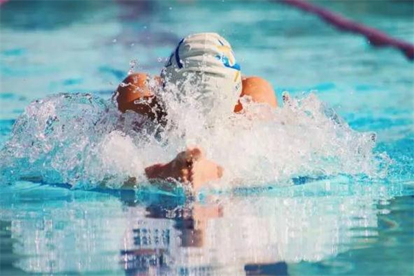 蛙泳蹬腿往后還是往下 蛙泳蹬腿時哪里發(fā)力 蛙泳蹬腿往后還是往下 蛙泳蹬腿時哪里發(fā)力