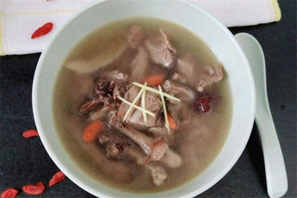 燉鴿子湯要不要焯水 鴿子湯怎么燉不油 燉鴿子湯要不要焯水 鴿子湯怎么燉不油