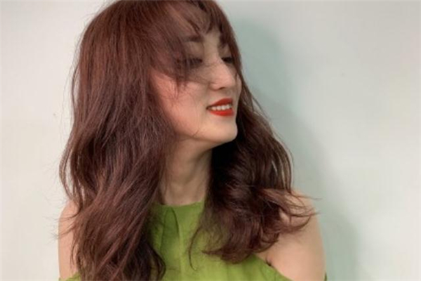 粉棕色頭發(fā)需要漂嗎 粉棕色掉色之后是什么顏色 粉棕色頭發(fā)需要漂嗎 粉棕色掉色之后是什么顏色