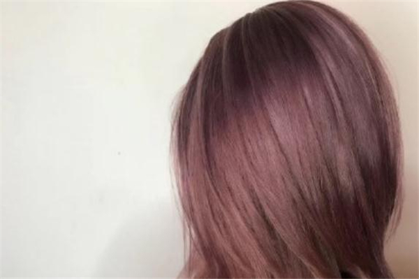 粉棕色頭發(fā)需要漂嗎 粉棕色掉色之后是什么顏色 粉棕色頭發(fā)需要漂嗎 粉棕色掉色之后是什么顏色