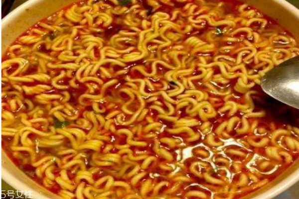 方便面可以常吃嗎 方便面是怎么做的呢 方便面可以常吃嗎 方便面是怎么做的呢