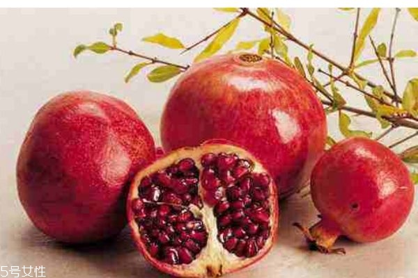 石榴有什么營(yíng)養(yǎng)價(jià)值呢 吃石榴有什么好處呢