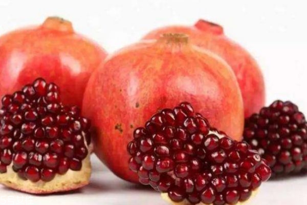 石榴有什么營(yíng)養(yǎng)價(jià)值呢 吃石榴有什么好處呢