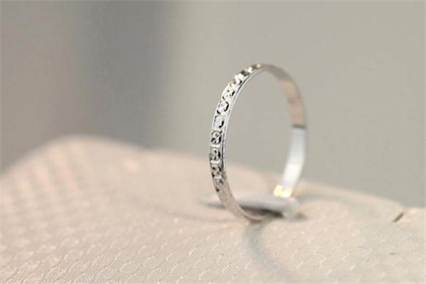 尾戒是什么 尾戒戴左手還是右手 尾戒是什么 尾戒戴左手還是右手