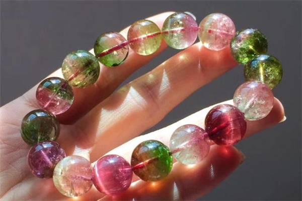 西瓜碧璽和糖果碧璽哪個(gè)好 西瓜碧璽什么顏色最珍貴 西瓜碧璽和糖果碧璽哪個(gè)好 西瓜碧璽什么顏色最珍貴