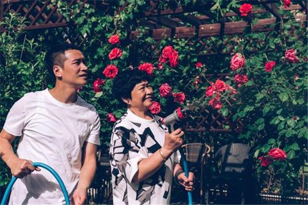 澆花可以用涼開水嗎 澆花用什么水好 澆花可以用涼開水嗎 澆花用什么水好