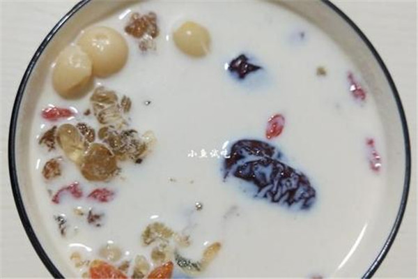 蓮子一天吃幾個(gè)為好 蓮子可以多吃嗎 蓮子一天吃幾個(gè)為好 蓮子可以多吃嗎