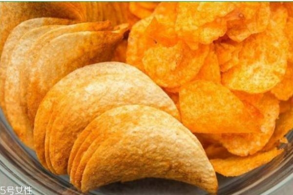 薯片拆開后可以放多久呢 小孩子可以吃薯片嗎 薯片拆開后可以放多久呢 小孩子可以吃薯片嗎