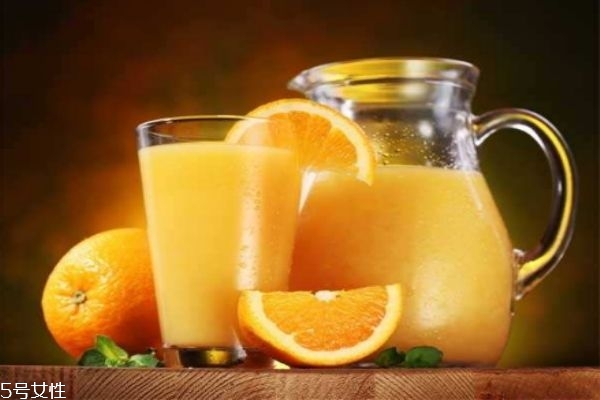 橙汁有什么營(yíng)養(yǎng)價(jià)值嗎 喝橙汁有什么好處呢 橙汁有什么營(yíng)養(yǎng)價(jià)值嗎 喝橙汁有什么好處呢