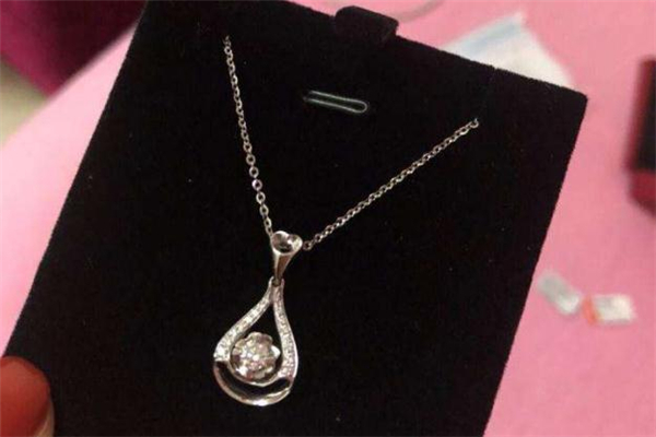 老鳳祥鉆石項(xiàng)鏈多少錢 老鳳祥鉆石項(xiàng)鏈價(jià)格 老鳳祥鉆石項(xiàng)鏈多少錢 老鳳祥鉆石項(xiàng)鏈價(jià)格