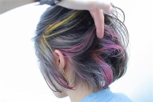 產(chǎn)后脫發(fā)可以燙發(fā)嗎 產(chǎn)后脫發(fā)可以染發(fā)嗎 產(chǎn)后脫發(fā)可以燙發(fā)嗎 產(chǎn)后脫發(fā)可以染發(fā)嗎