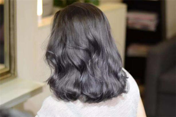 產(chǎn)后脫發(fā)可以燙發(fā)嗎 產(chǎn)后脫發(fā)可以染發(fā)嗎 產(chǎn)后脫發(fā)可以燙發(fā)嗎 產(chǎn)后脫發(fā)可以染發(fā)嗎