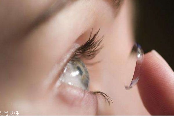 美瞳應(yīng)該怎么護理呢 美瞳的藥水多久換一次呢 美瞳應(yīng)該怎么護理呢 美瞳的藥水多久換一次呢