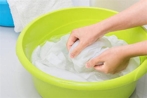 小蘇打洗衣服要泡多久 小蘇打洗衣服會(huì)變白嗎 小蘇打洗衣服要泡多久 小蘇打洗衣服會(huì)變白嗎