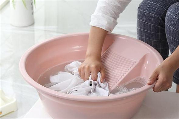小蘇打洗衣服要泡多久 小蘇打洗衣服會(huì)變白嗎 小蘇打洗衣服要泡多久 小蘇打洗衣服會(huì)變白嗎