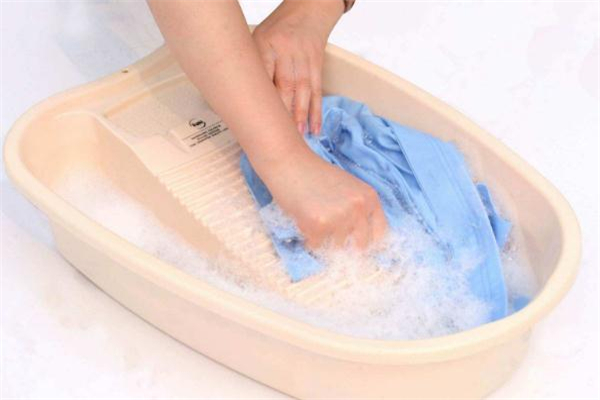 小蘇打洗衣服會(huì)褪色嗎 小蘇打可以洗有顏色的衣服嗎 小蘇打洗衣服會(huì)褪色嗎 小蘇打可以洗有顏色的衣服嗎