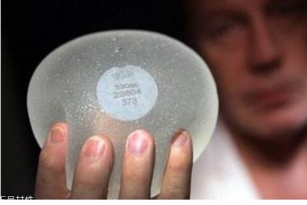 隆胸有什么禁忌人群嗎 隆胸需要注意什么呢 隆胸有什么禁忌人群嗎 隆胸需要注意什么呢