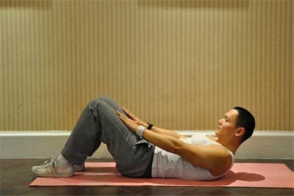 仰臥卷腹可以練腹肌嗎 仰臥卷腹練哪里的肌肉 仰臥卷腹可以練腹肌嗎 仰臥卷腹練哪里的肌肉