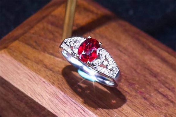 紅寶石有收藏價(jià)值嗎 紅寶石值錢嗎 紅寶石有收藏價(jià)值嗎 紅寶石值錢嗎