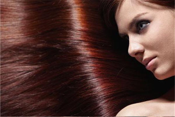 經(jīng)常染頭發(fā)會白發(fā)嗎 一般來說是不會的 經(jīng)常染頭發(fā)會白發(fā)嗎 一般來說是不會的