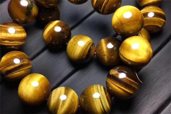 貓眼石和黑曜石哪個好 貓眼石和黑曜石的區(qū)別 貓眼石和黑曜石哪個好 貓眼石和黑曜石的區(qū)別