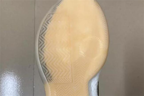 阿迪達(dá)斯zone boost和marquee boost哪個好 對比測評 阿迪達(dá)斯zone boost和marquee boost哪個好 對比測評